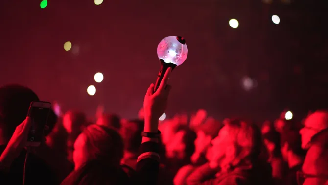 K-pop concert crowd