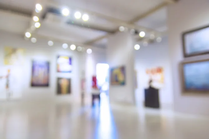 Blurry gallery space