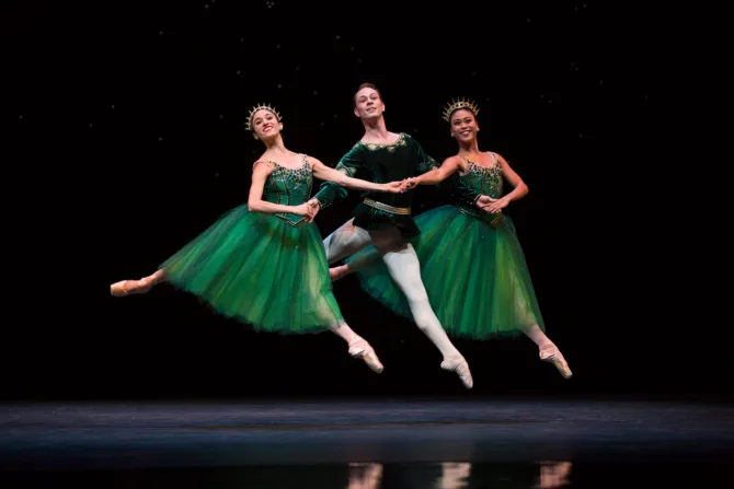 Ballet dancers in Jewels