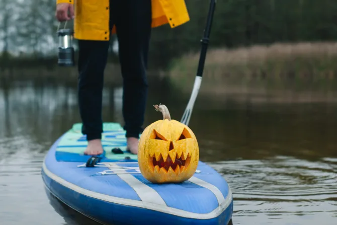 Paddleboard with pumpkin