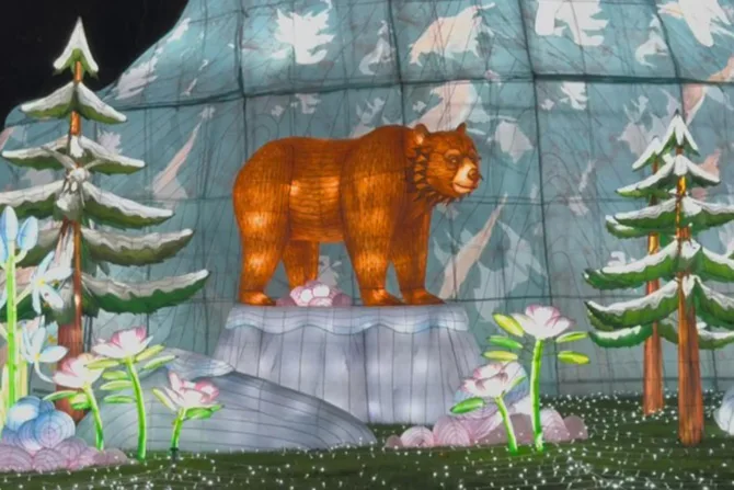 Bear lantern at Woodland Park Zoo