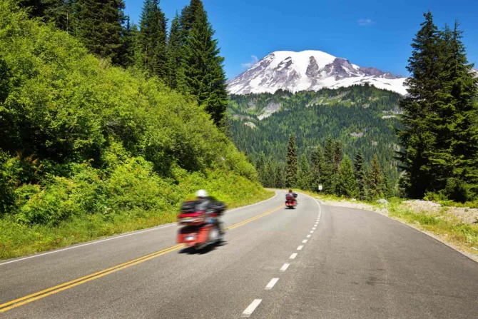 Motorbikes on route to Mount Rainier