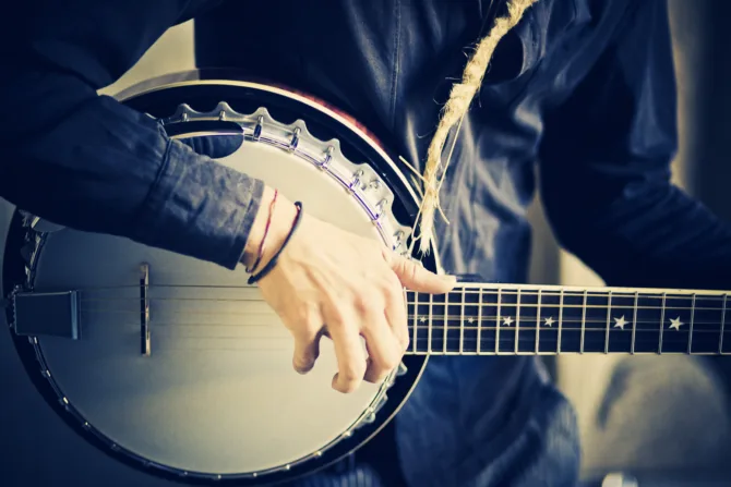 Banjo performer