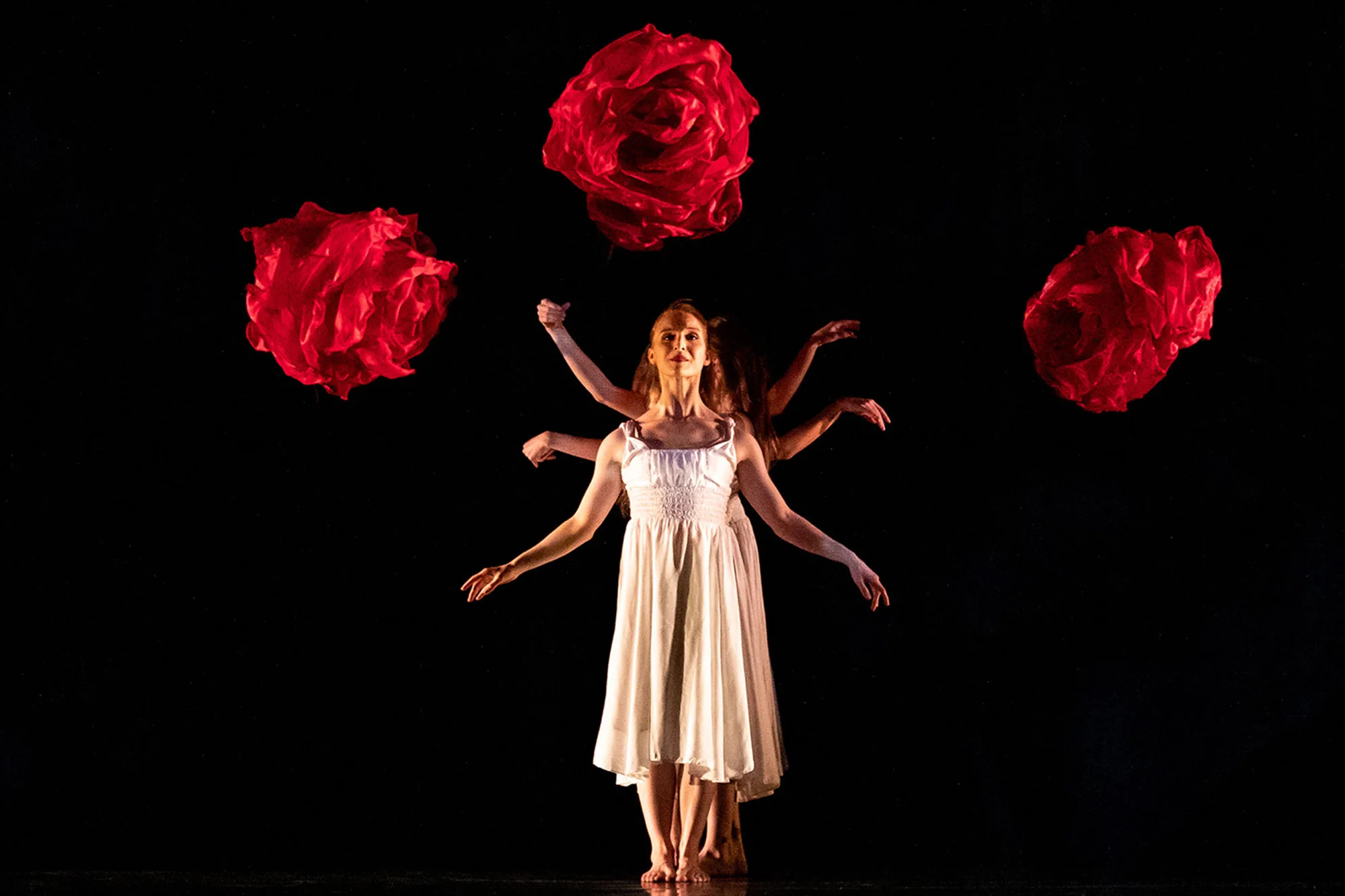 MOMIX: Alice