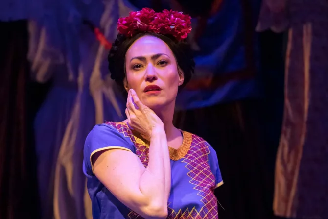 Vanessa Severo as Frida Kahlo